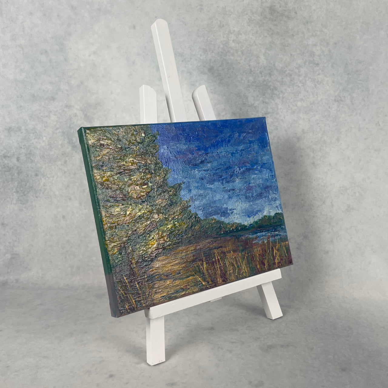 Lost lake. Art, decor